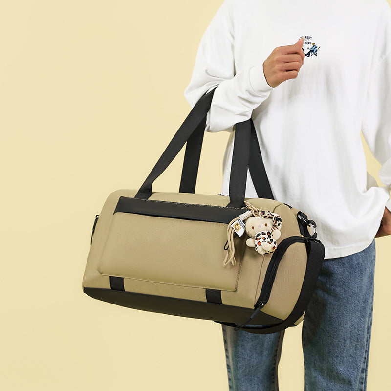 Sporty duffel bag with practical compartments and removable shoulder strap Bowlift