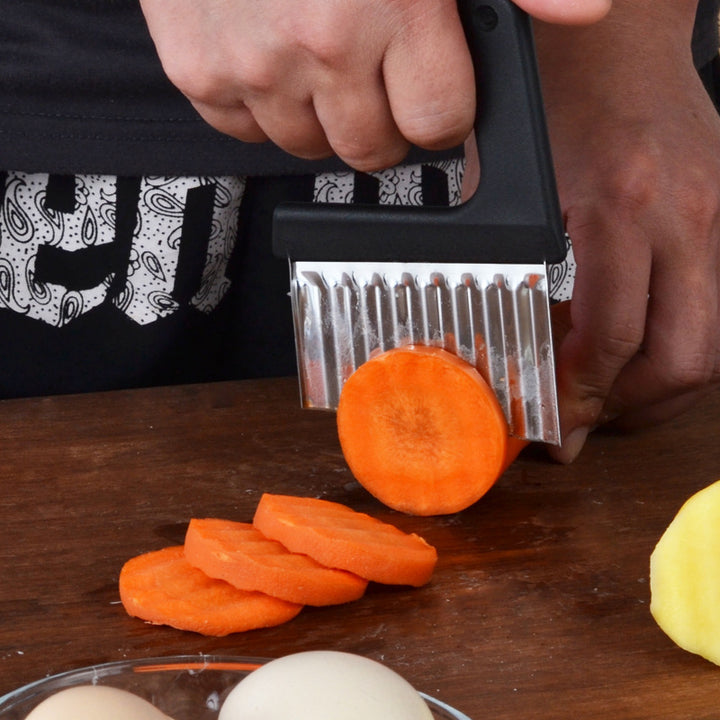 Multifunctional dough cutter with ergonomic handle Bowlift