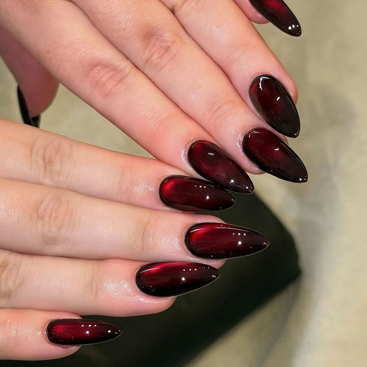Artificial nails with polka dots Bowlift
