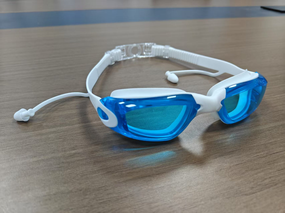 Swim goggles with UV protection and anti-fog Bowlift