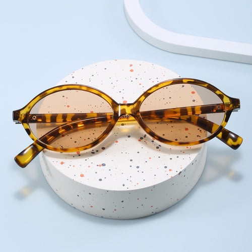Women's fashionable sunglasses with oval frame and golden accents Bowlift