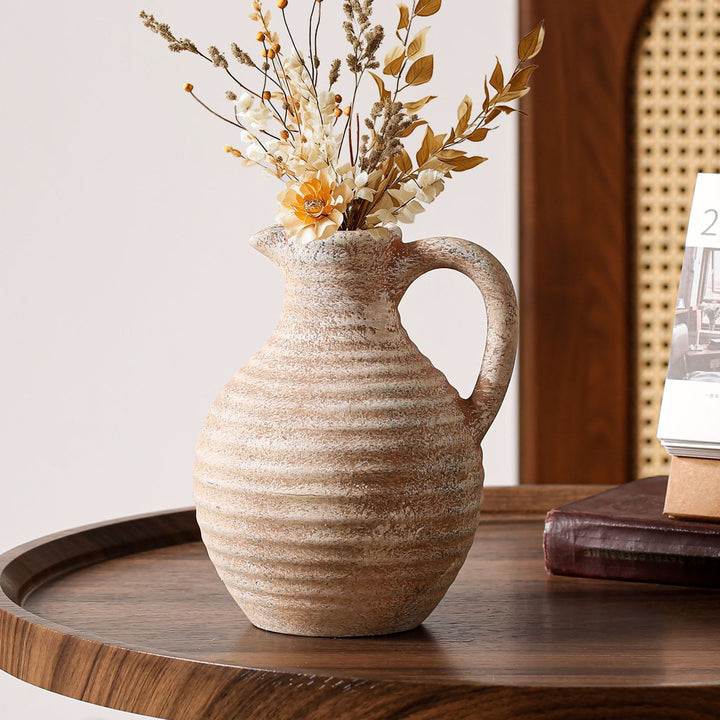 Handcrafted ceramic vase with ribbed structure Bowlift