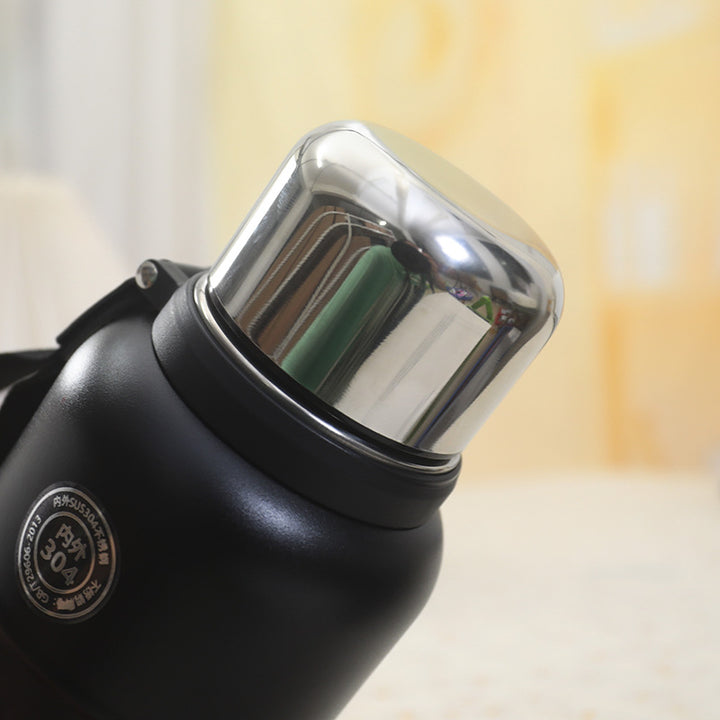 Ladies insulated bottle with removable tea strainer Bowlift