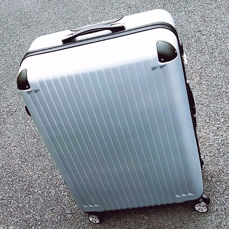 Hard-shell suitcase with quiet 360-degree wheels Bowlift