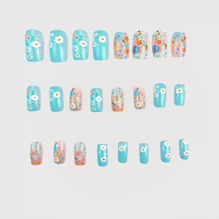 Nail set with floral 3D accents Bowlift