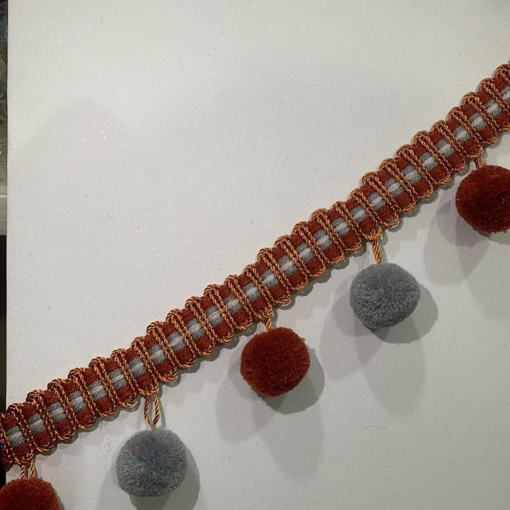 Decorative Pompon Belt Bowlift