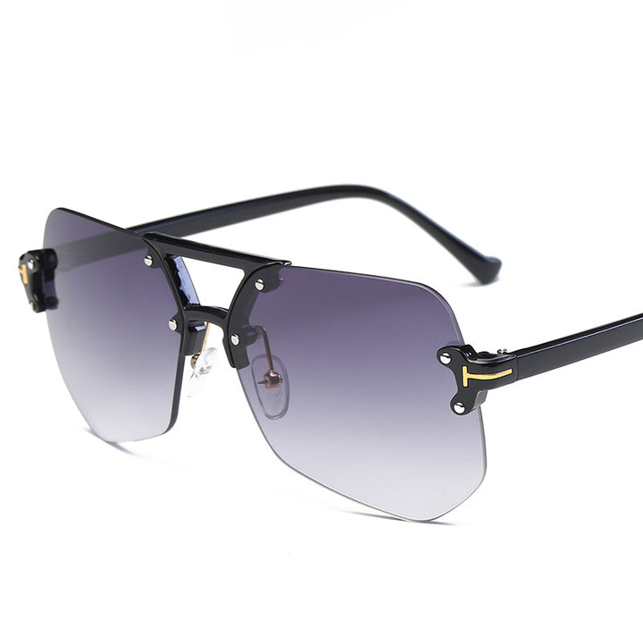 Ladies' Fashion Sunglasses in Futuristic Design Bowlift