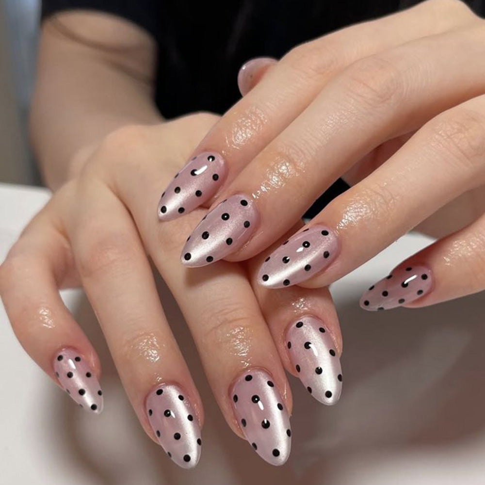 Artificial nails with polka dots Bowlift