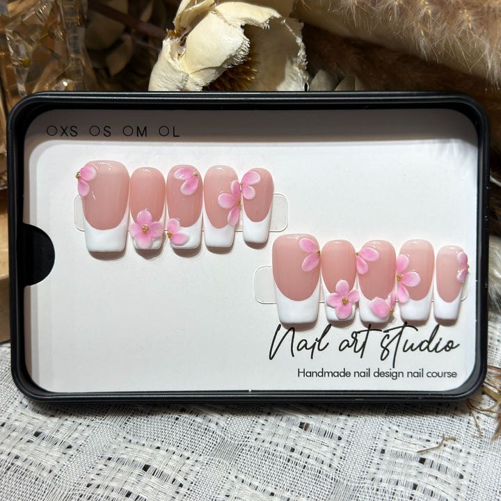 Floral Embellished Press-On Nail Set Bowlift