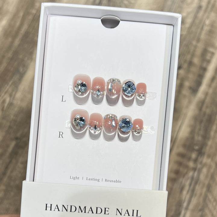 Reusable Rhinestone-Embellished Press-On Nail Set Bowlift