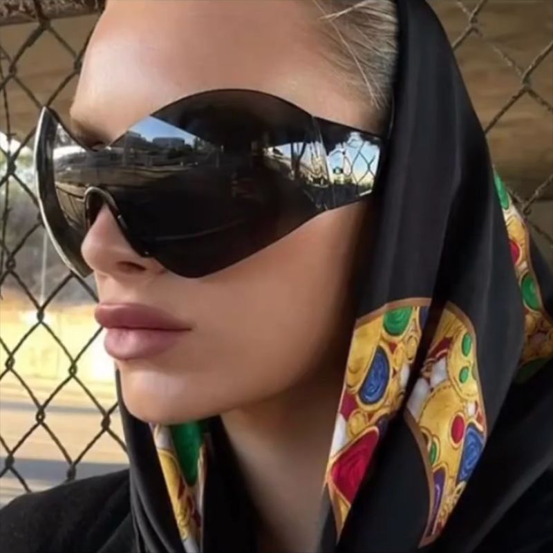 Women's visor-style sunglasses with innovative protection design Bowlift