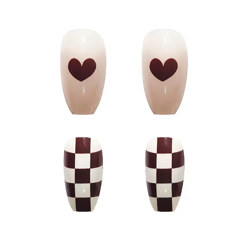 Artificiaal nail set with stylish and fashionable accents Bowlift