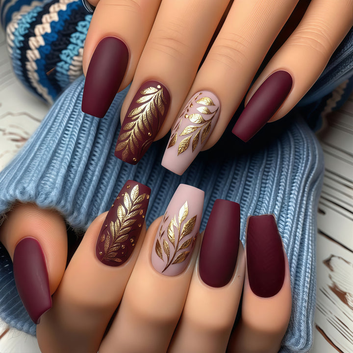 Elegant artificial nails with gold decoration Bowlift