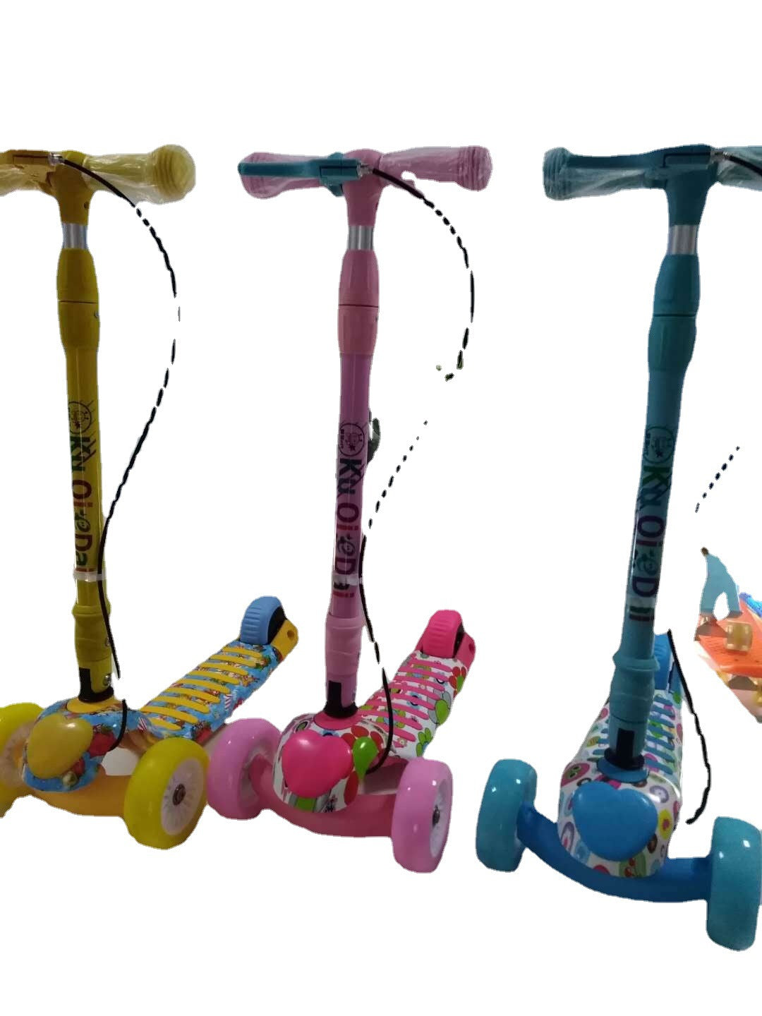 Compact Three-Wheeled Kick Scooter Bowlift