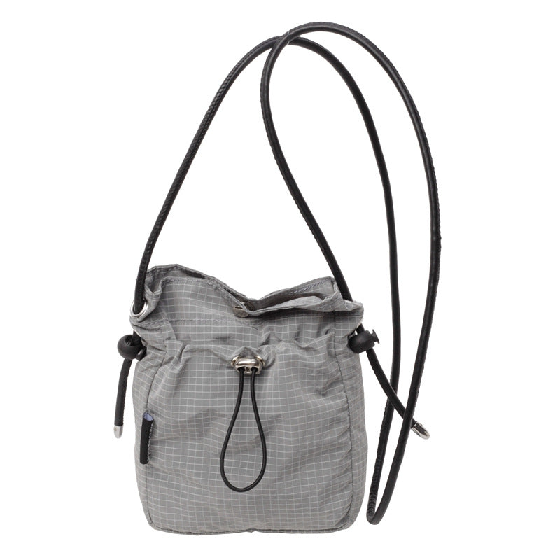 Practical shoulder bag with adjustable carrying system Bowlift