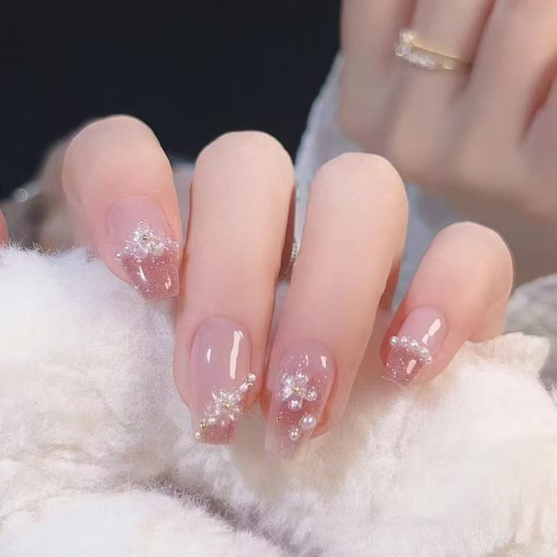 Artificial nails with floral accents Bowlift