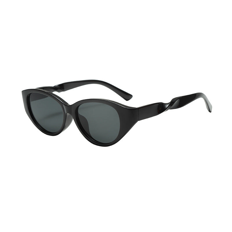 Women Vintage-inspired Sunglasses with Textured Frame Bowlift