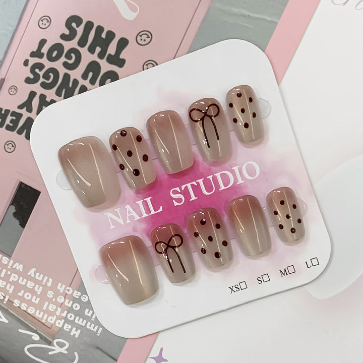 Artificial nail tips with bow and dot patterns Bowlift