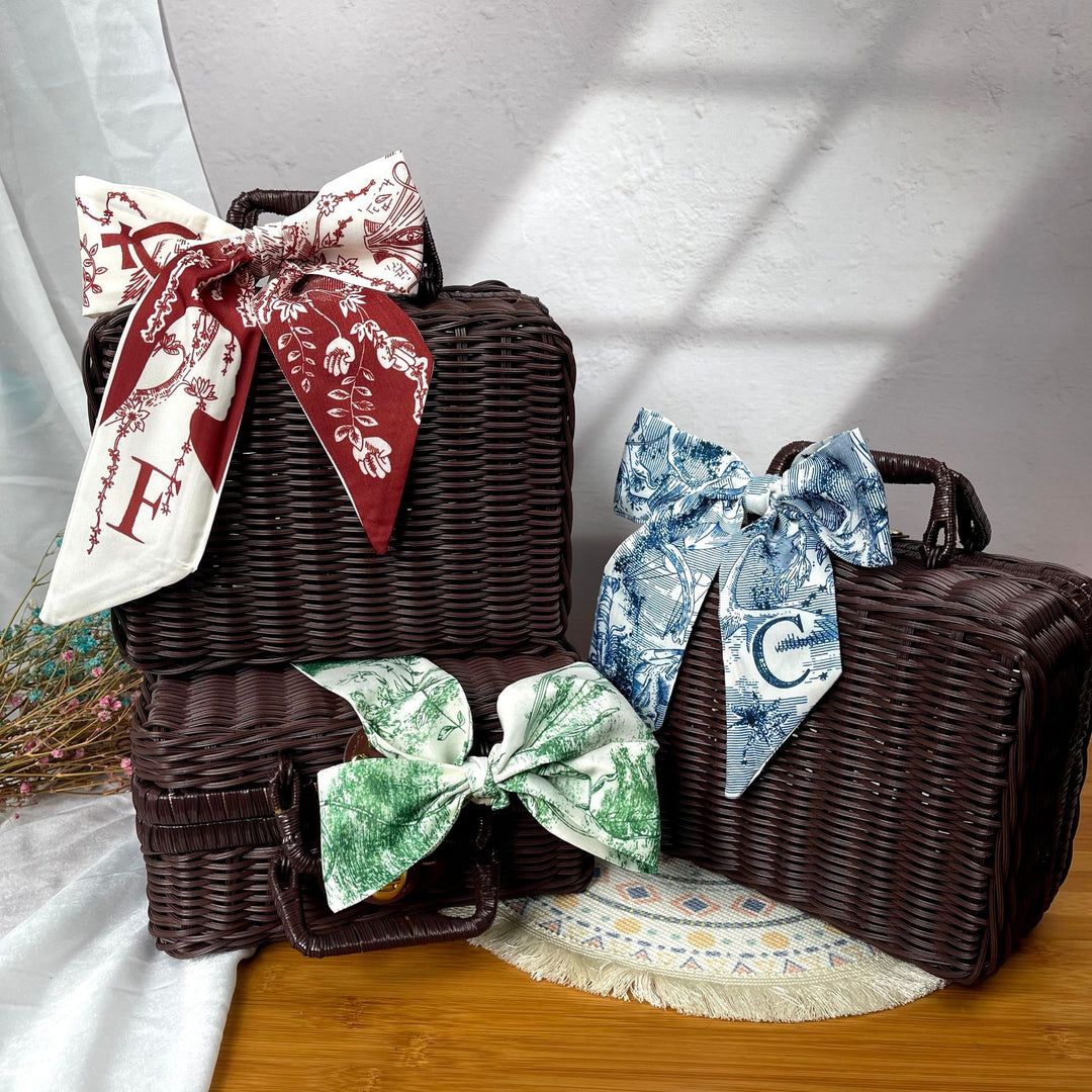 Women's handcrafted cosmetic storage case Bowlift