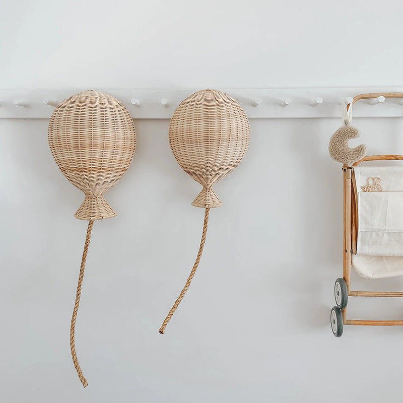 Decorative wall ornament in the form of a hot air balloon Bowlift