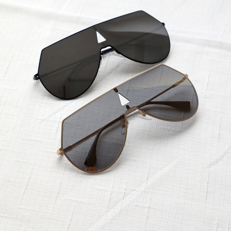Women's futuristic oversized sunglasses with protective metal frame Bowlift