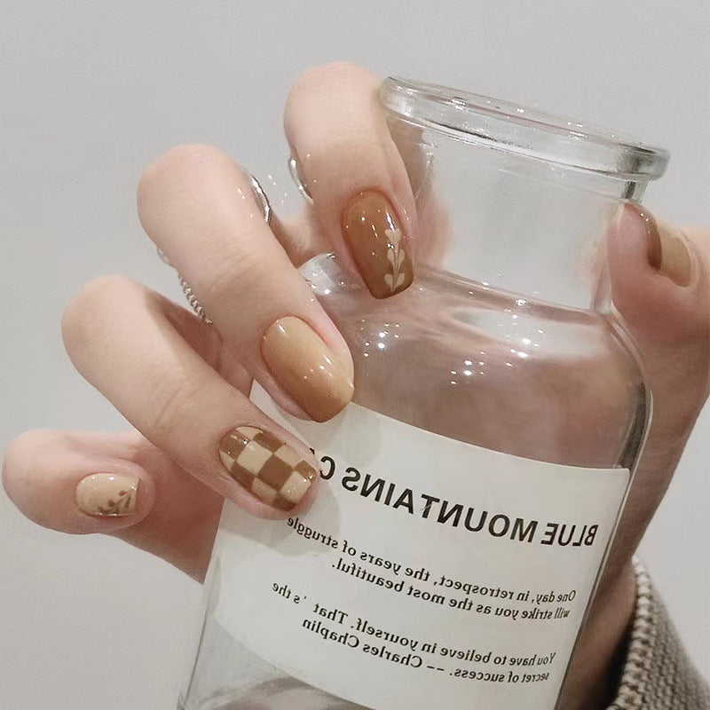 Artful nail art with modern patterns Bowlift