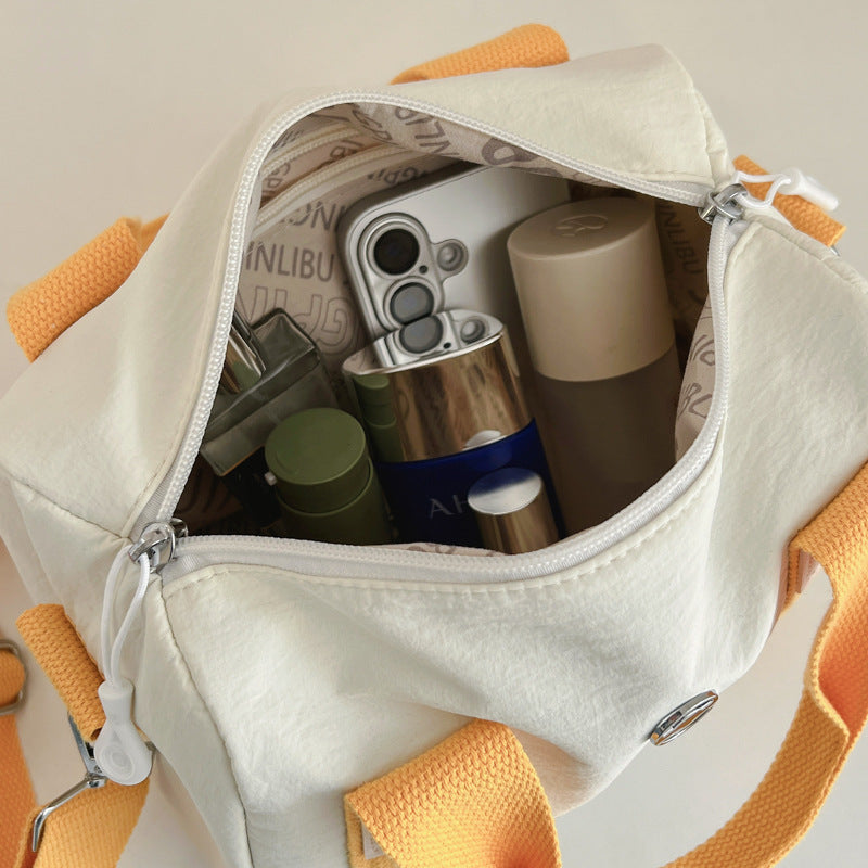 Stylish sports bag with adjustable shoulder strap Bowlift