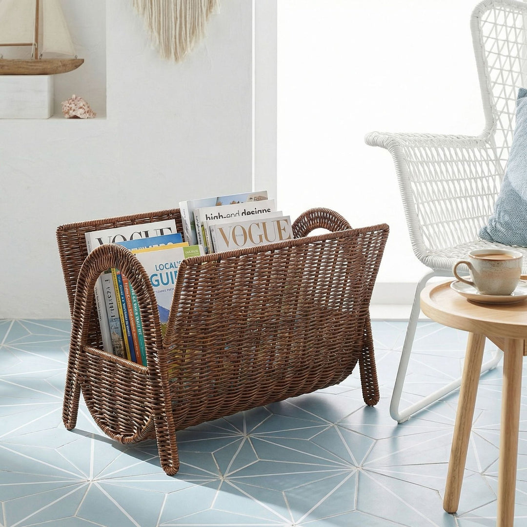 Stylish magazine holder made of woven material Bowlift