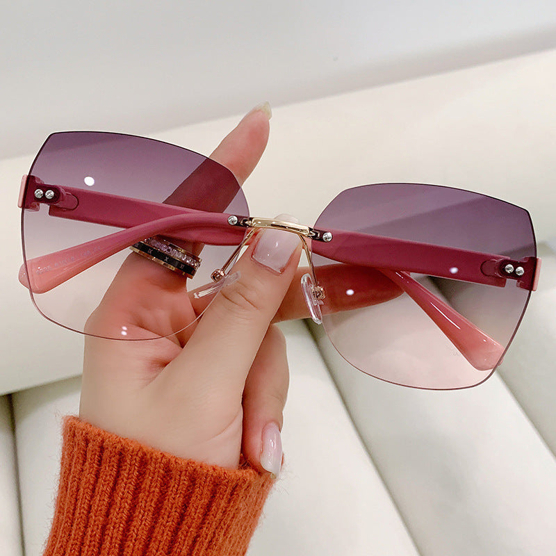 Women’s elegant sunglasses with innovative design Bowlift