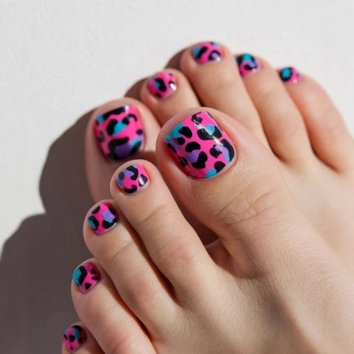 Artificial nail set with vibrant leopard pattern Bowlift