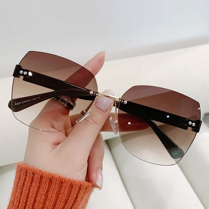 Women’s elegant sunglasses with innovative design Bowlift
