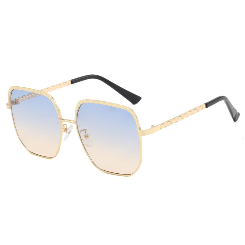 Ladies' fashionable sunglasses with square frame and stylish details Bowlift