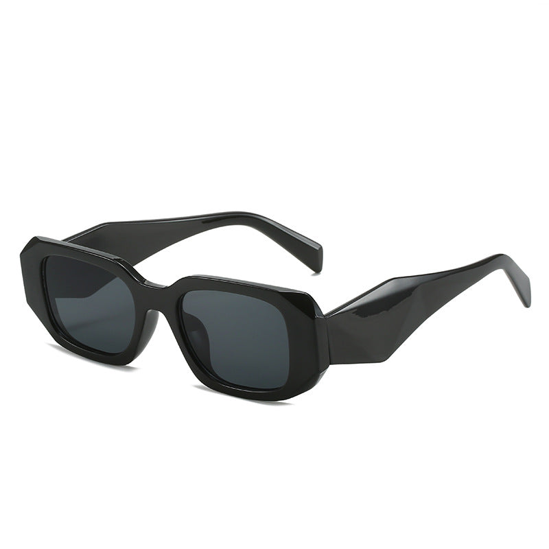 Women extravagant sunglasses in modern tortoise style Bowlift