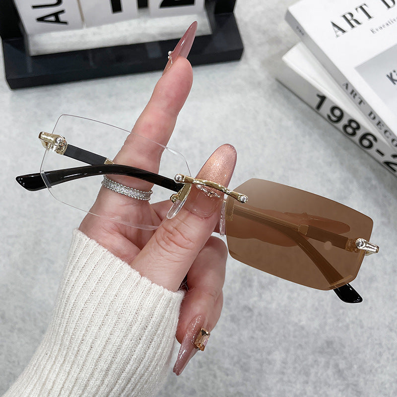 Ladies elegant and fashionable sunglasses with transparent frame Bowlift