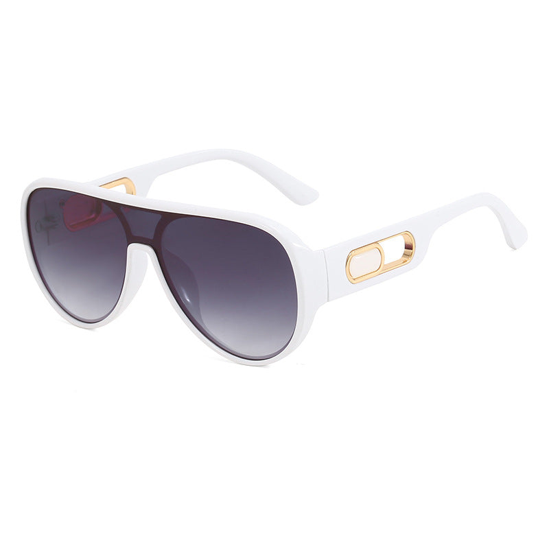 Ladies Elegant Oversize Sunglasses with Designer Details Bowlift