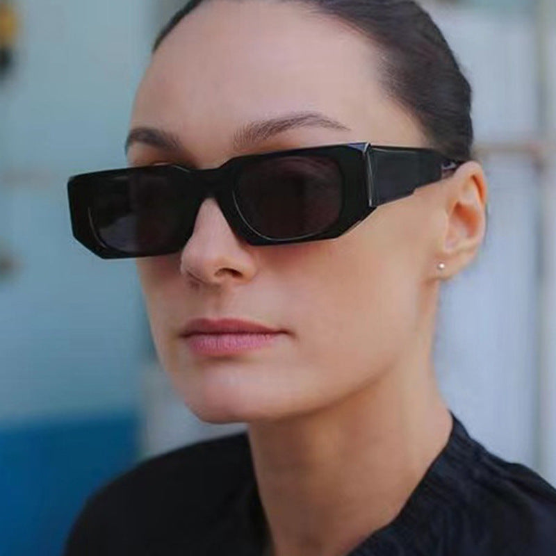 Ladies oversized sunglasses with geometric frame and UV protection Bowlift