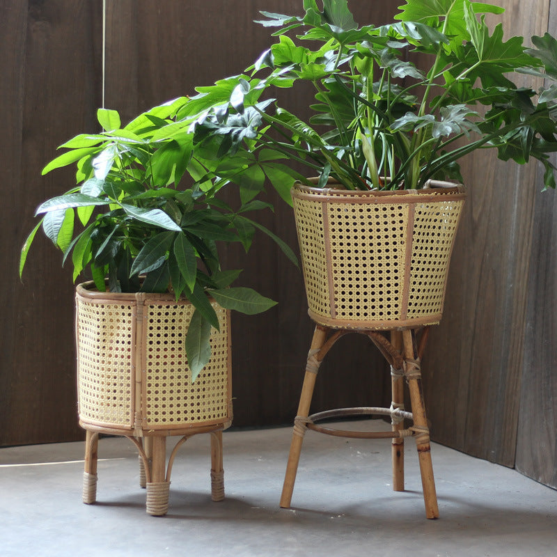 Stylish plant stand made of rattan Bowlift