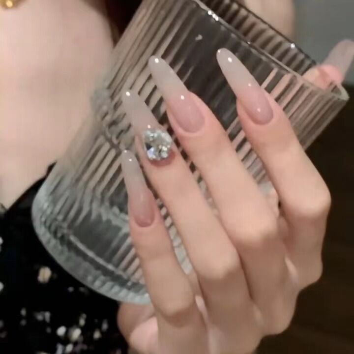 Floral-Inspired Elegant Press-On Nail Design Bowlift