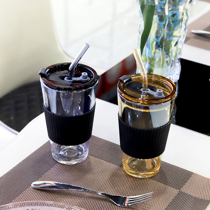 Women's multifunctional drinking cups with integrated silicone cover and hygienic lid Bowlift