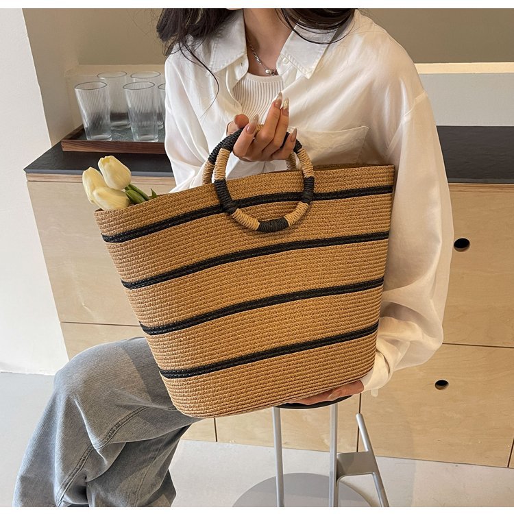 Elegant and Structured Basket Bag with Round Handles Bowlift
