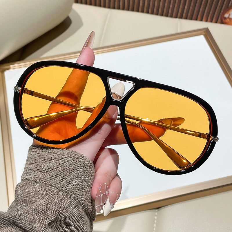 Ladies' sunglasses in an extravagant design with striking lenses Bowlift