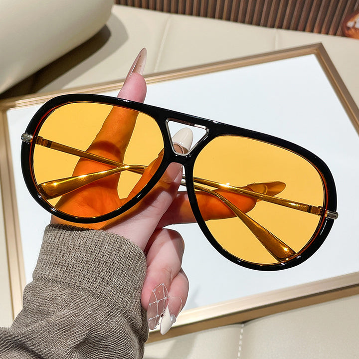 Ladies' sunglasses in an extravagant design with striking lenses Bowlift