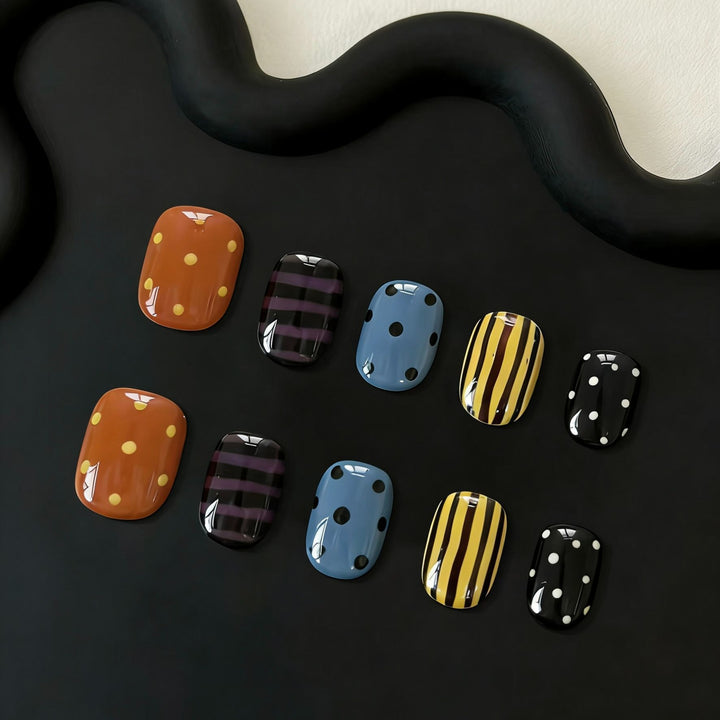 Artistic Cat-Themed Press-On Nail Art Set Bowlift