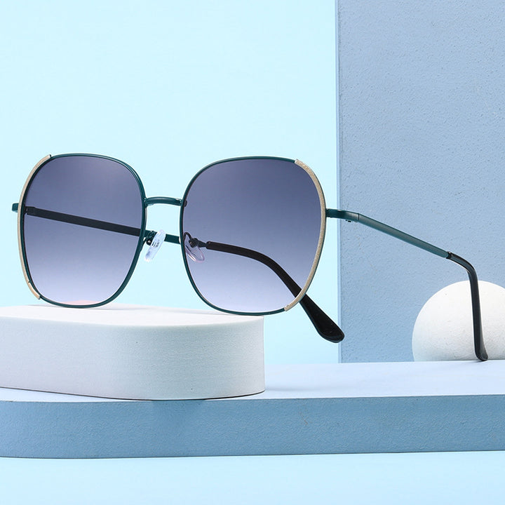 Ladies oversized sunglasses with protective UV protection and elegant metal frame Bowlift