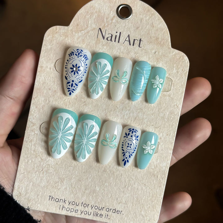 Elegant Floral-Design Press-On Nail Set Bowlift