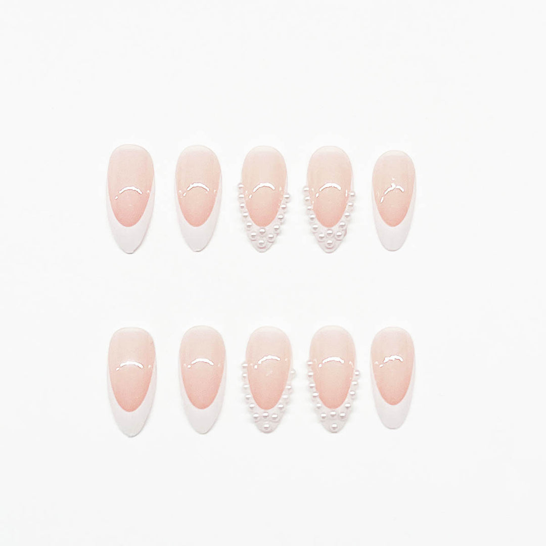 Nail art set with elegant design and 3D pearl embellishments Bowlift