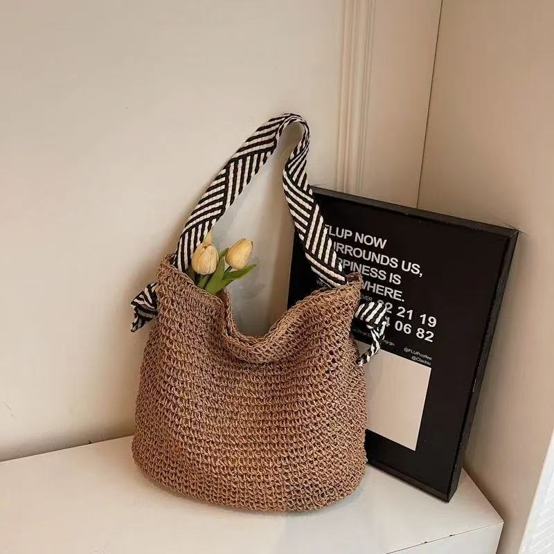 Handcrafted Trendy Straw Bag Bowlift