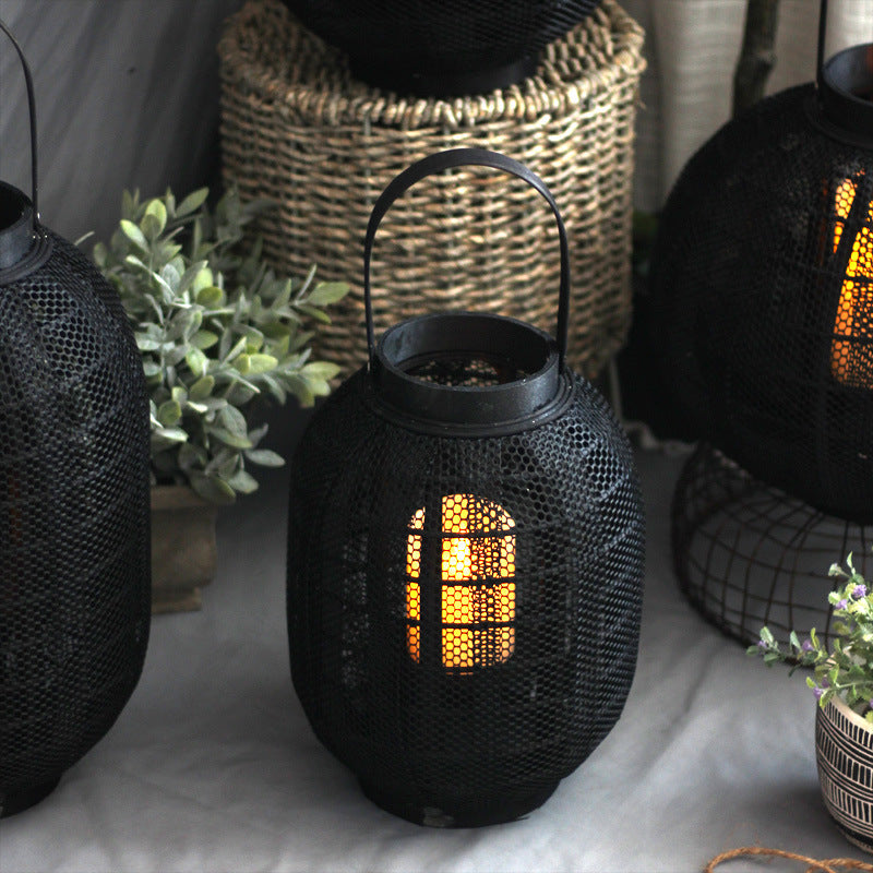Elegant metal lantern with net design Bowlift