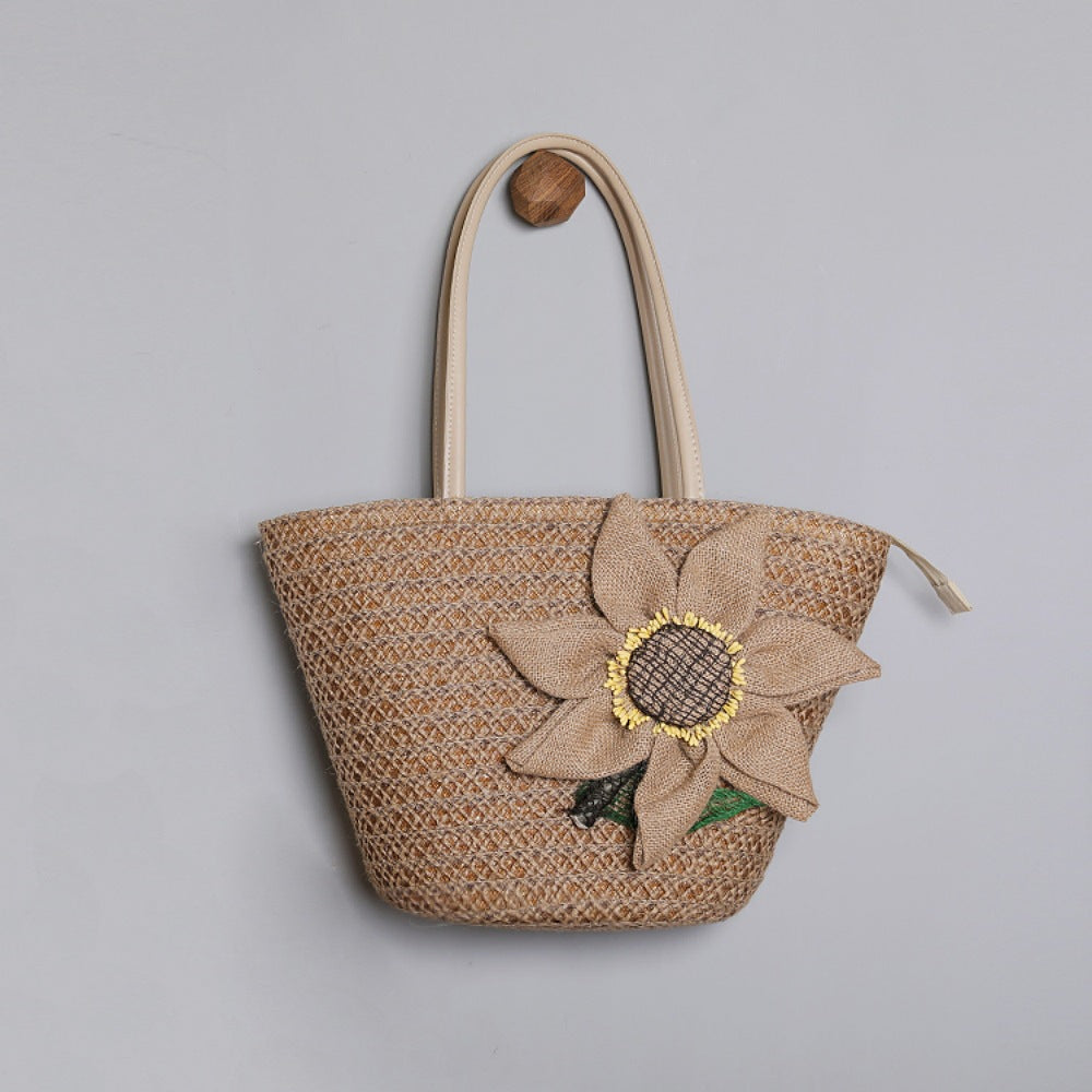 Straw bag with romantic floral pattern Bowlift
