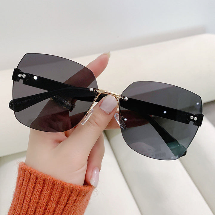 Women’s elegant sunglasses with innovative design Bowlift